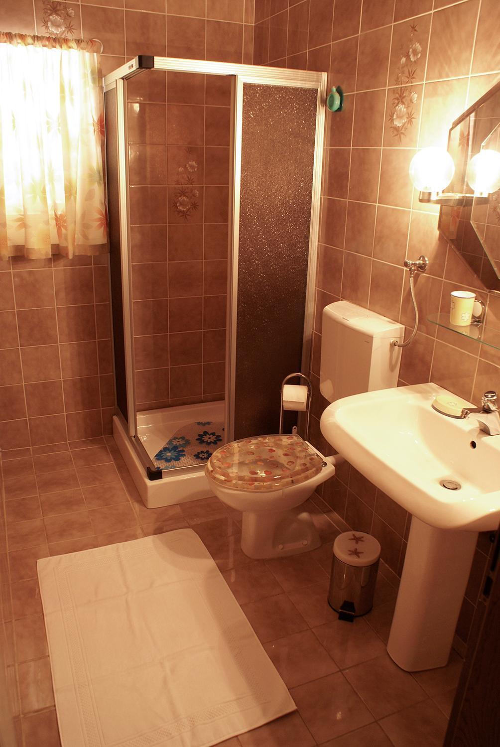 Apartmani Ribarica**** Karlobag Eksteriør billede