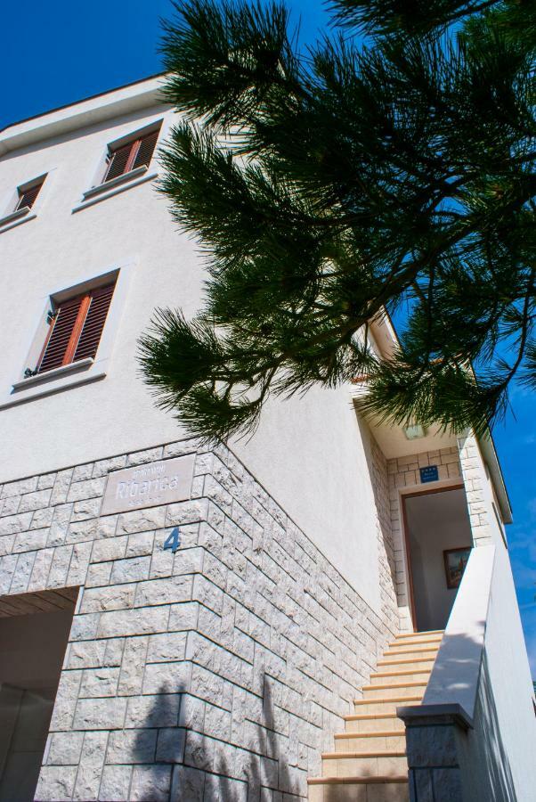 Apartmani Ribarica**** Karlobag Eksteriør billede