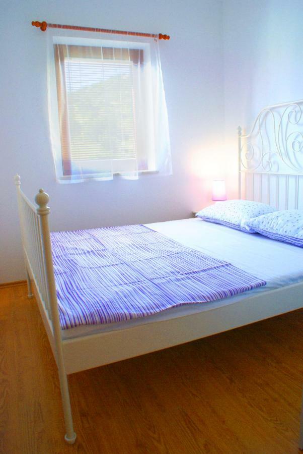 Apartmani Ribarica**** Karlobag Eksteriør billede